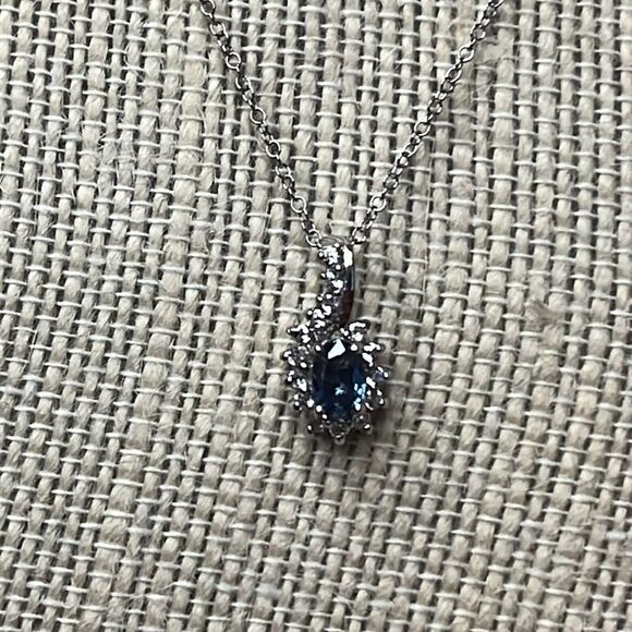 PREMIUM KANCHANABURI BLUE SAPPHIRE, WHITE ZIRCON SUNBURST NECKLACE in PLATINUM - Picture 9 of 11